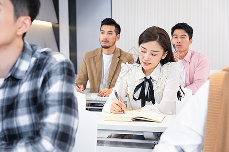 成人教育大学生课堂听课记笔记背景图片