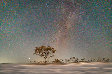 星空雪地冬季雪地银河背景