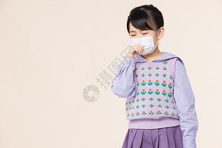 戴着口罩的小女孩咳嗽图片