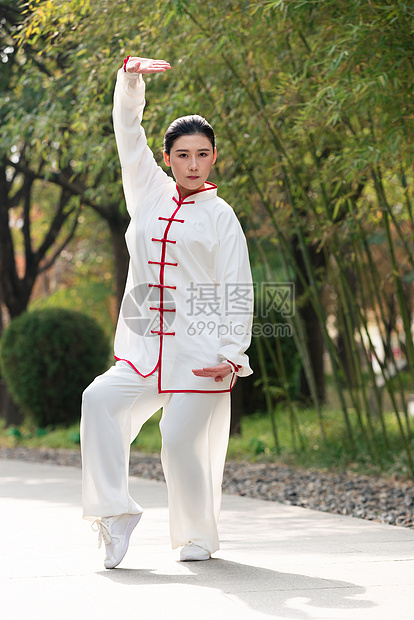 练太极拳的女性高清图片下载 正版图片 摄图网