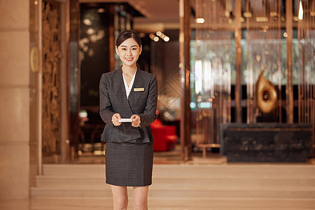 递接递名片的酒店大堂经理背景