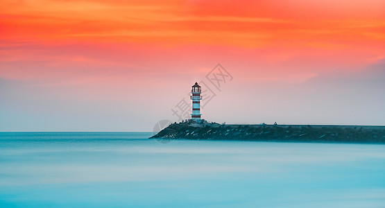梦幻海边晚霞夕阳下的海边灯塔背景