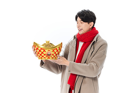 金贺报男性捧着金元宝迎新年背景