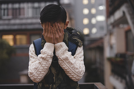 校园安全青少年小男孩遭受校园暴力背景