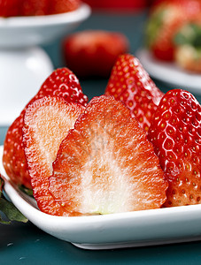 红色草莓果肉图片