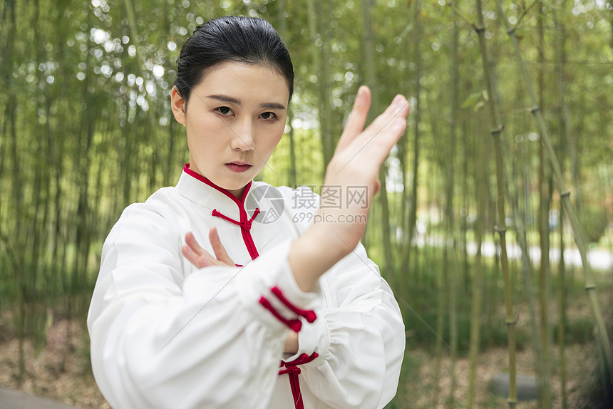穿着练功武术服的女性英姿飒爽的女侠高清图片下载 正版图片 摄图网 穿着练功武术服的女性英姿飒爽的女侠高清图片下载 正版图片 摄图网