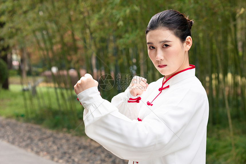 穿着练功武术服的女性高清图片下载 正版图片 摄图网 穿着练功武术服的女性高清图片下载 正版图片 摄图网