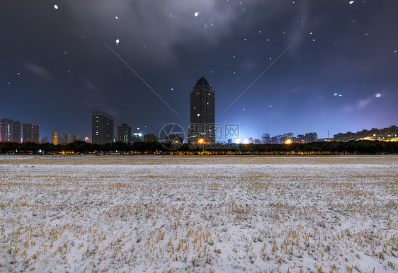 雪后城市风光图片