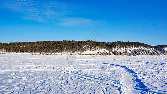 冬天黑龙江省大兴安岭漠河北极村的黑龙江边对岸的俄罗斯2图片