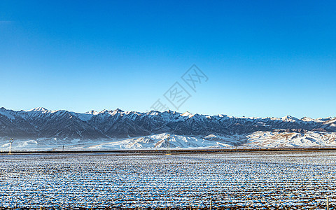 冬季雪后的祁连山脉图片