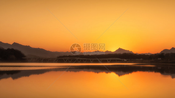 浙江天台山湖泊日落夕阳图片