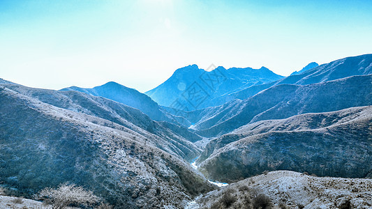 内蒙古大青山冬季山峦沟壑背景图片