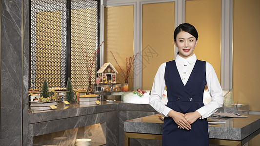 在餐厅工作的女性服务员图片
