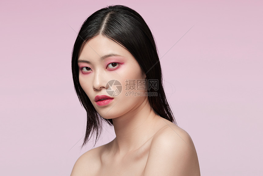 女性彩色面部美妆化妆的人图片