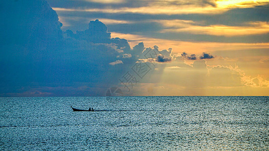 泰国皮皮岛出海观日落图片