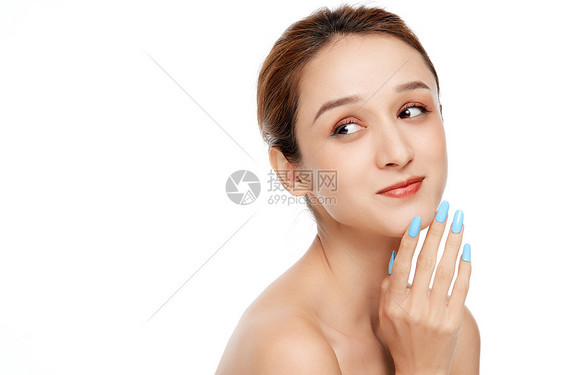 女性美妆美容蓝色美甲图片