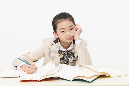 闷闷不乐的女学生做作业的小女孩背景图片