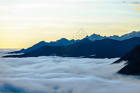 折多山云海背景图片