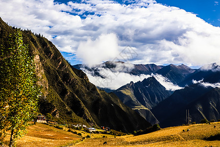 意境山峰措卡湖背景