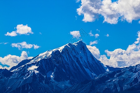 雪山平原格聂神山背景