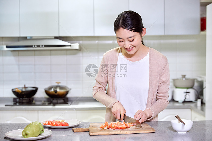 家庭主妇居家下厨切菜居家做饭图片