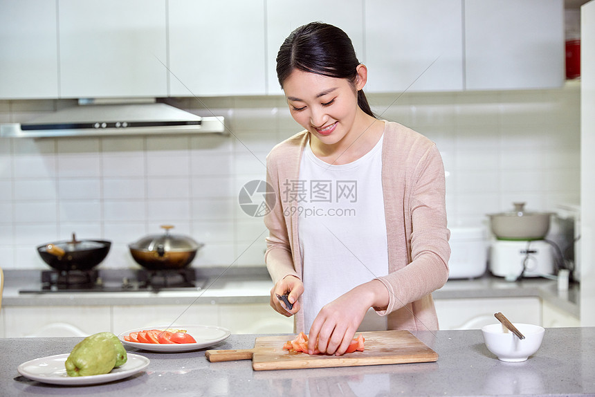 家庭主妇居家下厨切菜居家做饭图片