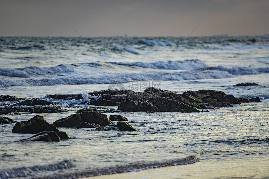 大海海面和海浪图片