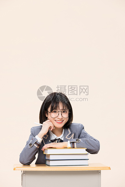 青春可爱女大学生图片