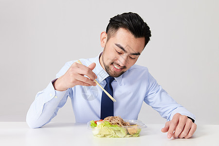 健康饮食的职场男士图片