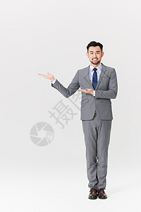 穿灰色西装的商务人士形象展示图片