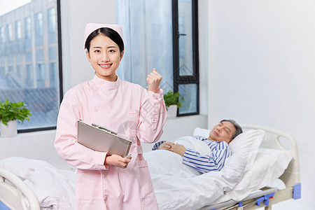 在病床旁的护士形象图片