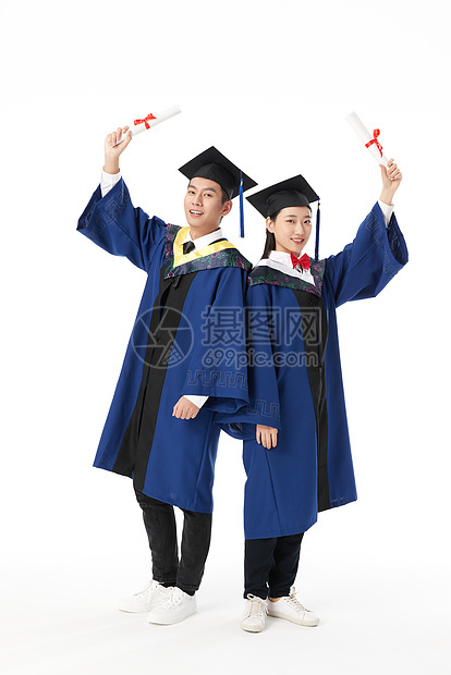 拿毕业证书的硕士毕业生图片