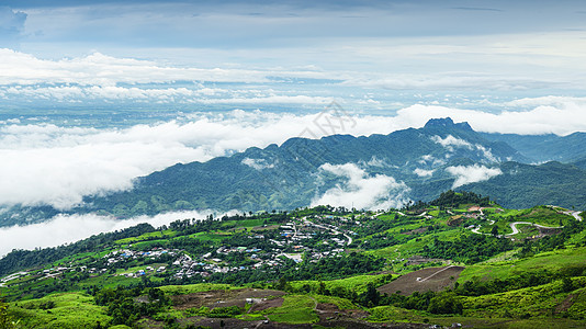 泰国北部山峦云海露营图片