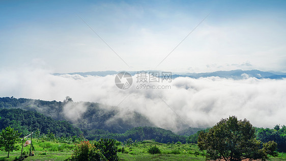 泰国南部山林山顶云海图片