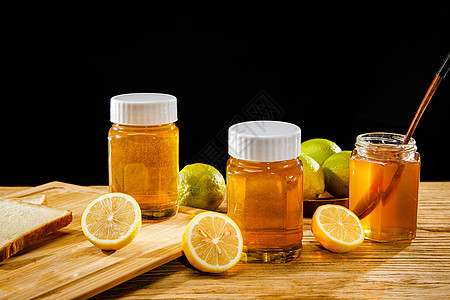 木桌上的蜂蜜罐子图片