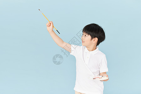 绘画的小男孩背景图片