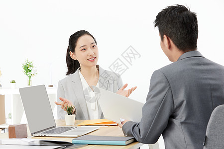 编辑部实习生女大学毕业生面试交谈背景