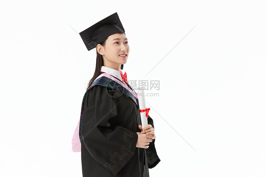 穿学士服的女大学毕业生图片