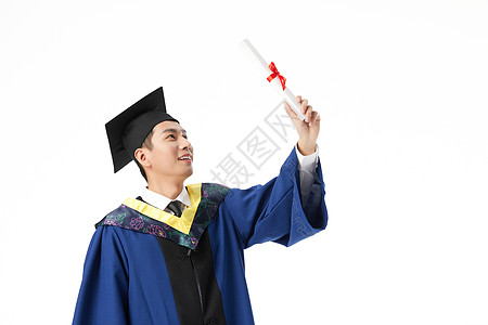 男孩与毕业证书硕士研究生手举毕业证书背景