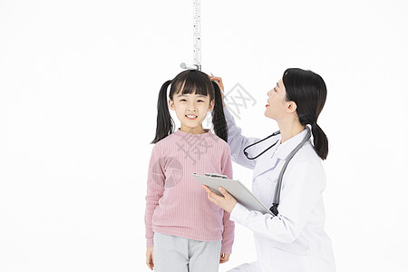 医护人员给小女孩测量身高图片