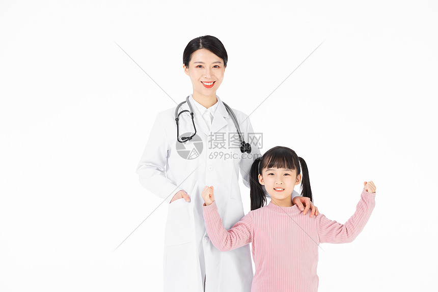 亲切的儿科医生与小朋友图片
