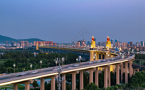 南京长江大桥车流夜景高清图片