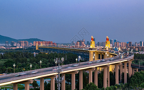 南京长江大桥车流夜景图片