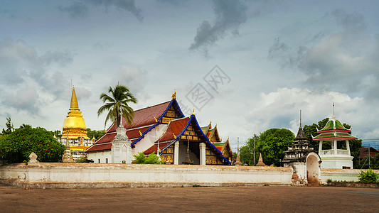 泰国北部程逸府地标寺庙全景WAT PHRA图片