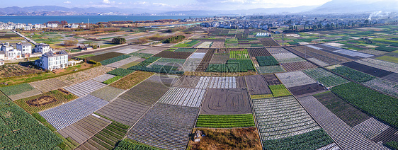 全景航拍高原云南大理耕地田野风光图片