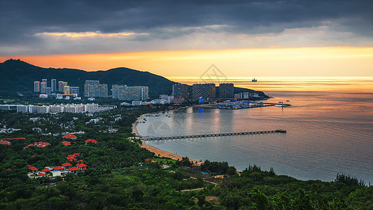 海南岛三亚鹿回头景区日落背景图片