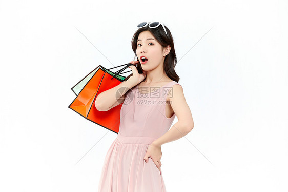 时尚购物女性拎购物袋图片