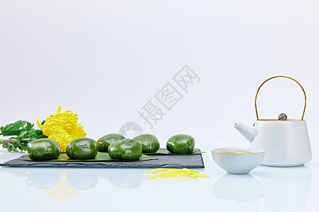 清明节青团静物与茶壶背景图片