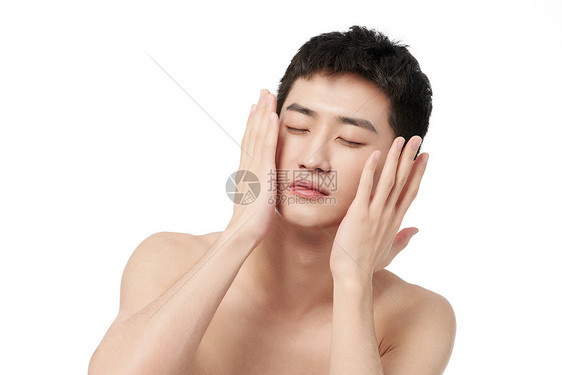 男青年脸部护肤手势图片