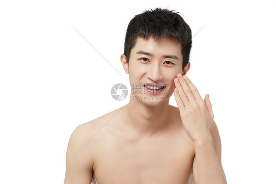 男青年脸部护肤手势图片